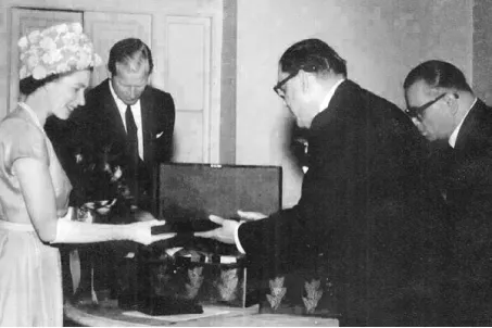 Kanailal Ghosh with Queen Elizabeith II 1961